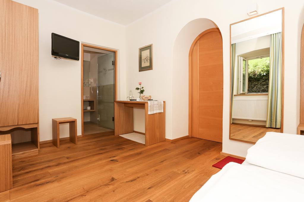 Hotel Ansitz Gamp 치우사 객실 사진