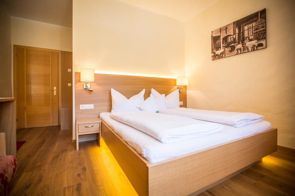 Hotel Ansitz Gamp 치우사 객실 사진